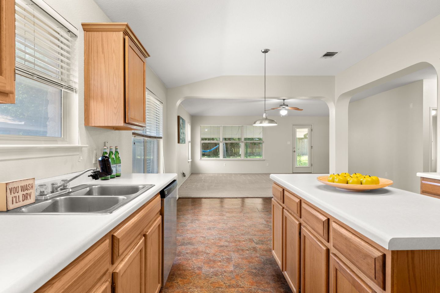 12-web-or-mls-1501-santana-st-(3-of-27).jpg