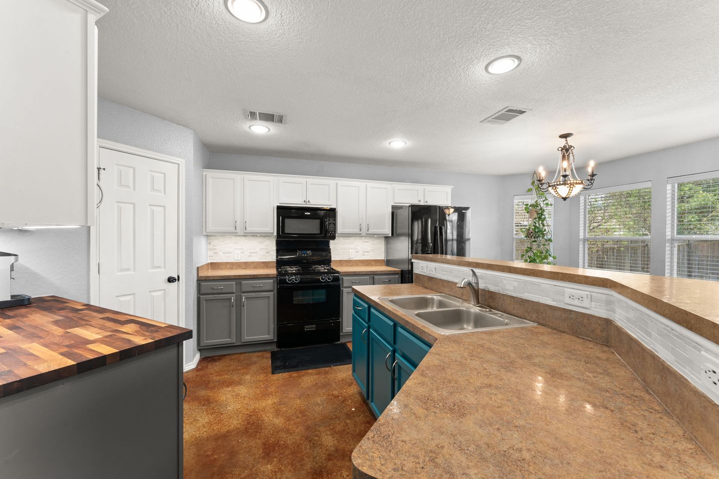 12-web-or-mls-15216-parrish-ln-12.jpg