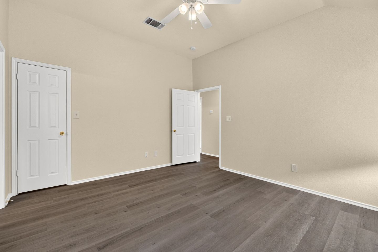 12-web-or-mls-1604-southwestern-trail-(15-of-25).jpg