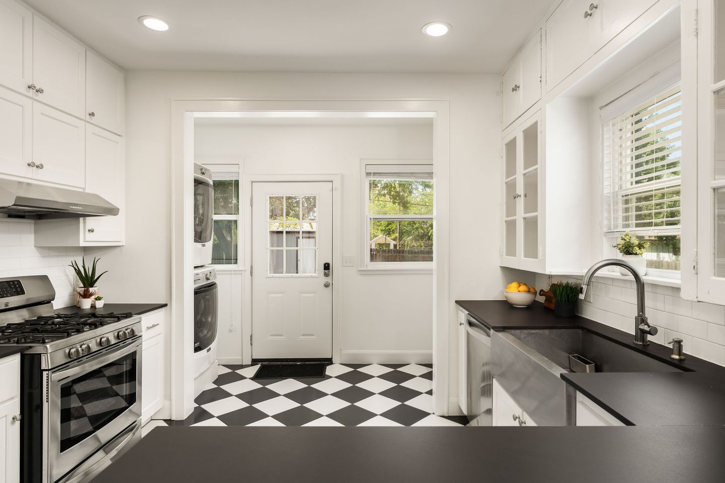 12-web-or-mls-1612-travis-heights-blvd-(13-of-35).jpg
