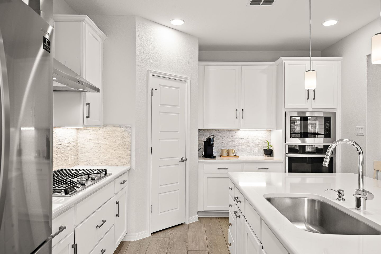 12-web-or-mls-16713-elsinore-ln-kcp-070925---155.jpg
