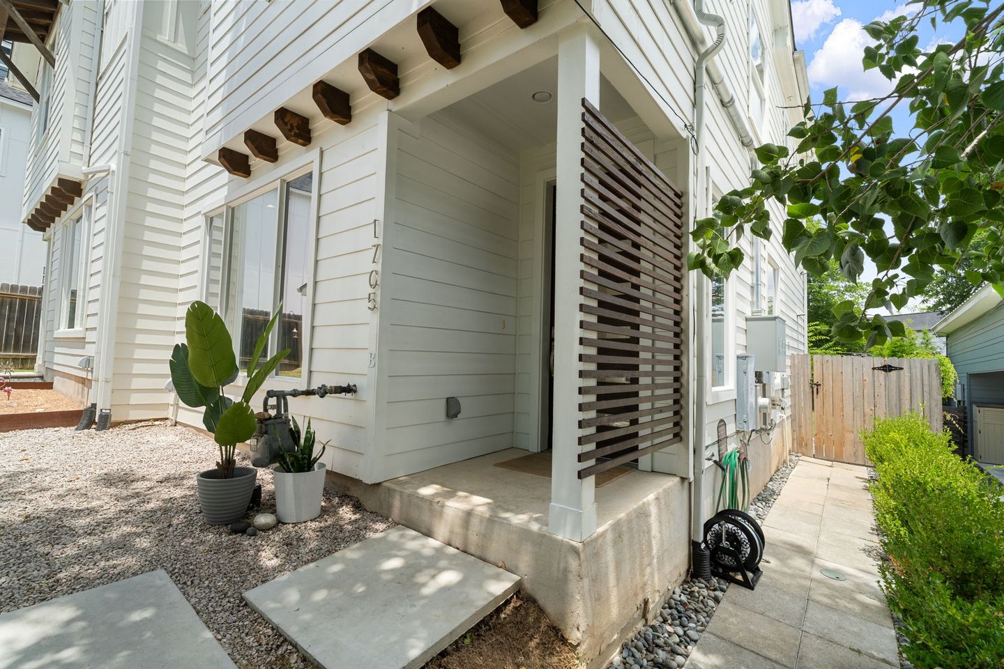 12-web-or-mls-1705-perez-st-b.jpg