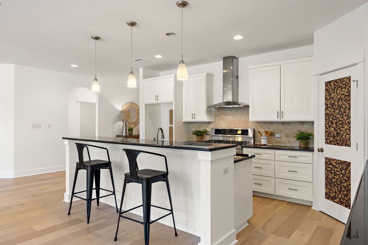 12-web-or-mls-1914-payne-ave-kcp-073025---134.jpg