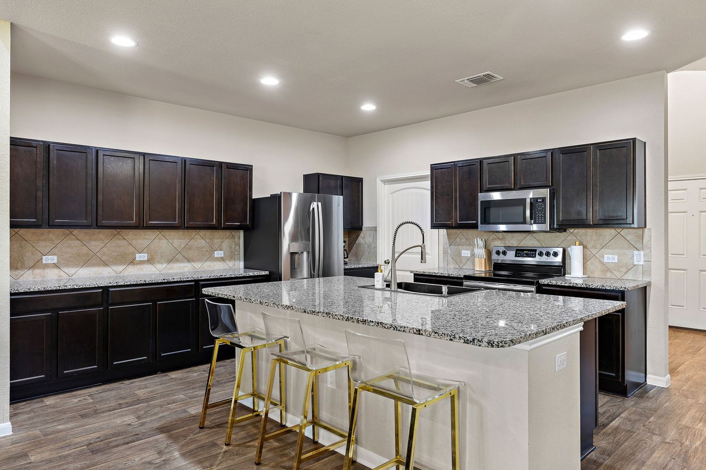 12-web-or-mls-201-garcitas-creek-ln-kcp-051326---157.jpg