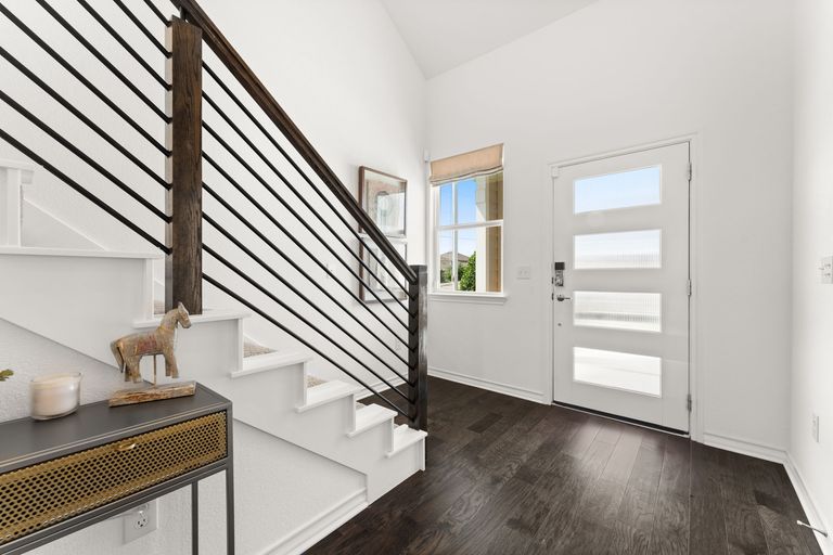 12-web-or-mls-2918-tavern-dr-(1-of-50)-1724364762.jpg