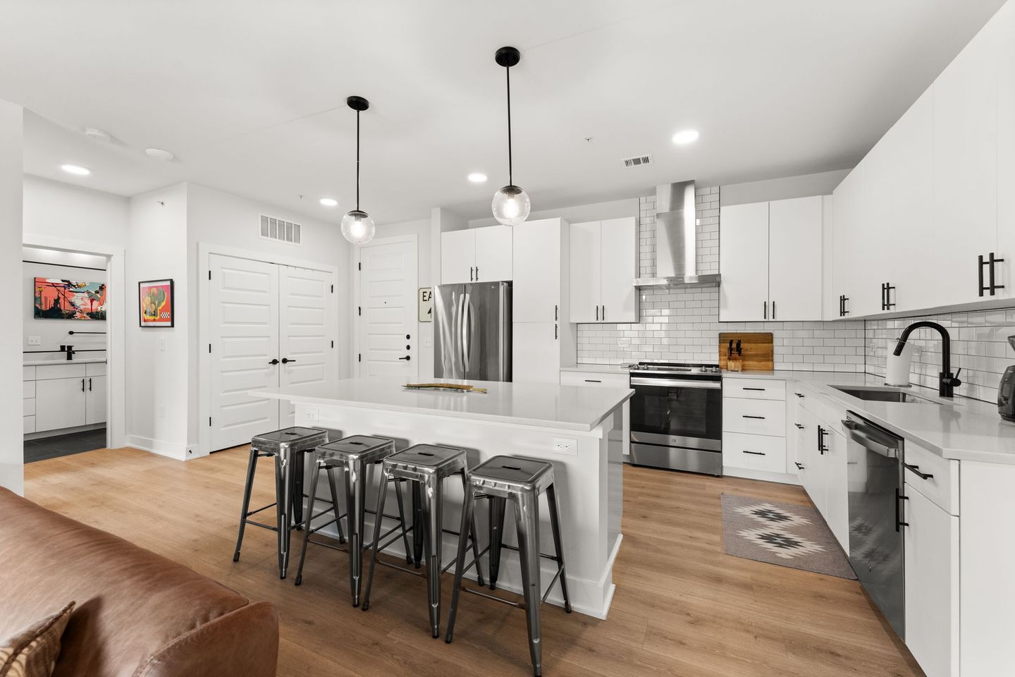 12-web-or-mls-3101-govalle-ave-215-6.jpg