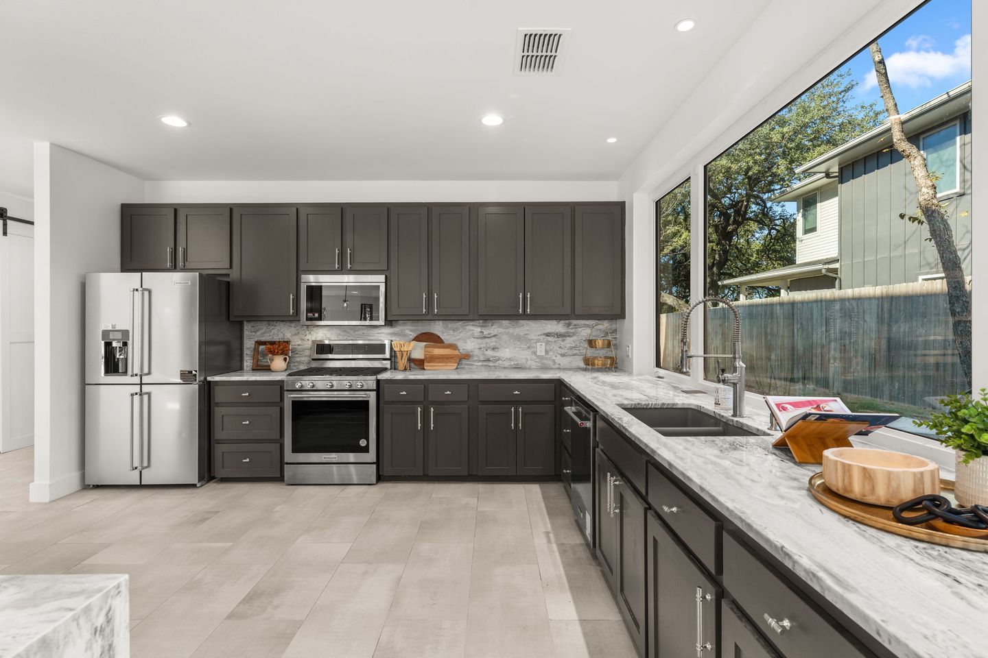 12-web-or-mls-3814-wadford-st-(5-of-36).jpg