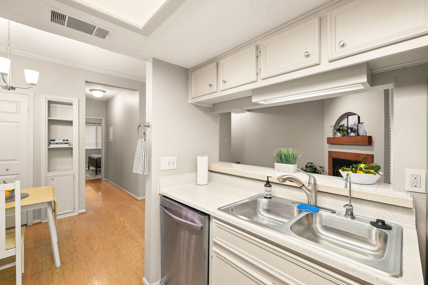 12-web-or-mls-3840-far-w-blvd-221-kcp-032725---111.jpg