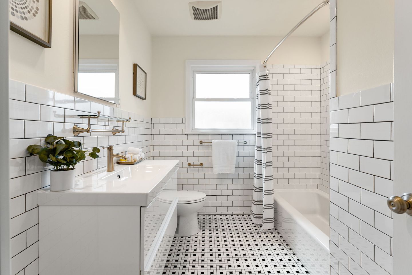 12-web-or-mls-4502-rosedale-ave-(15-of-26).jpg