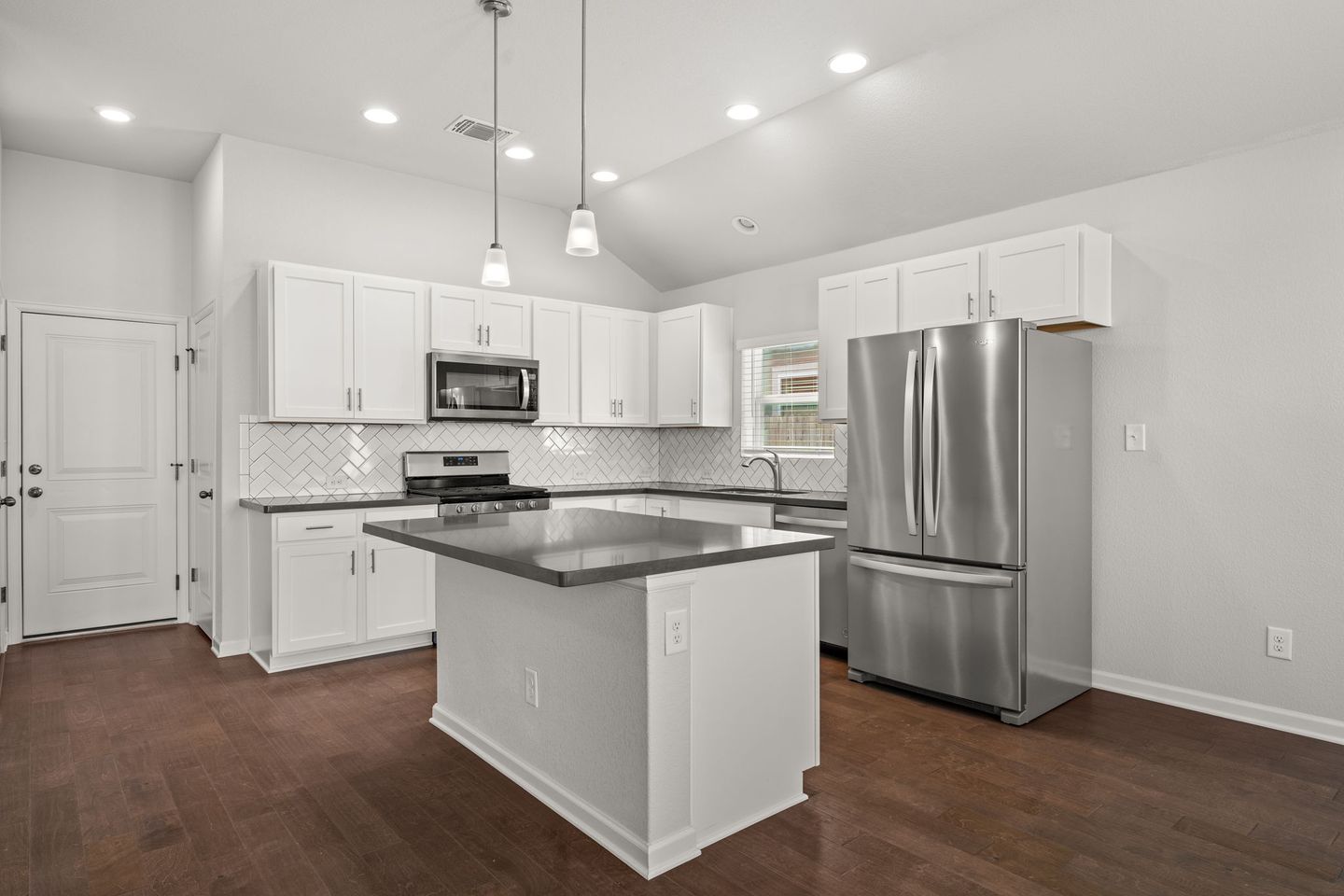 12-web-or-mls-510-bridgestone-way-11.jpg