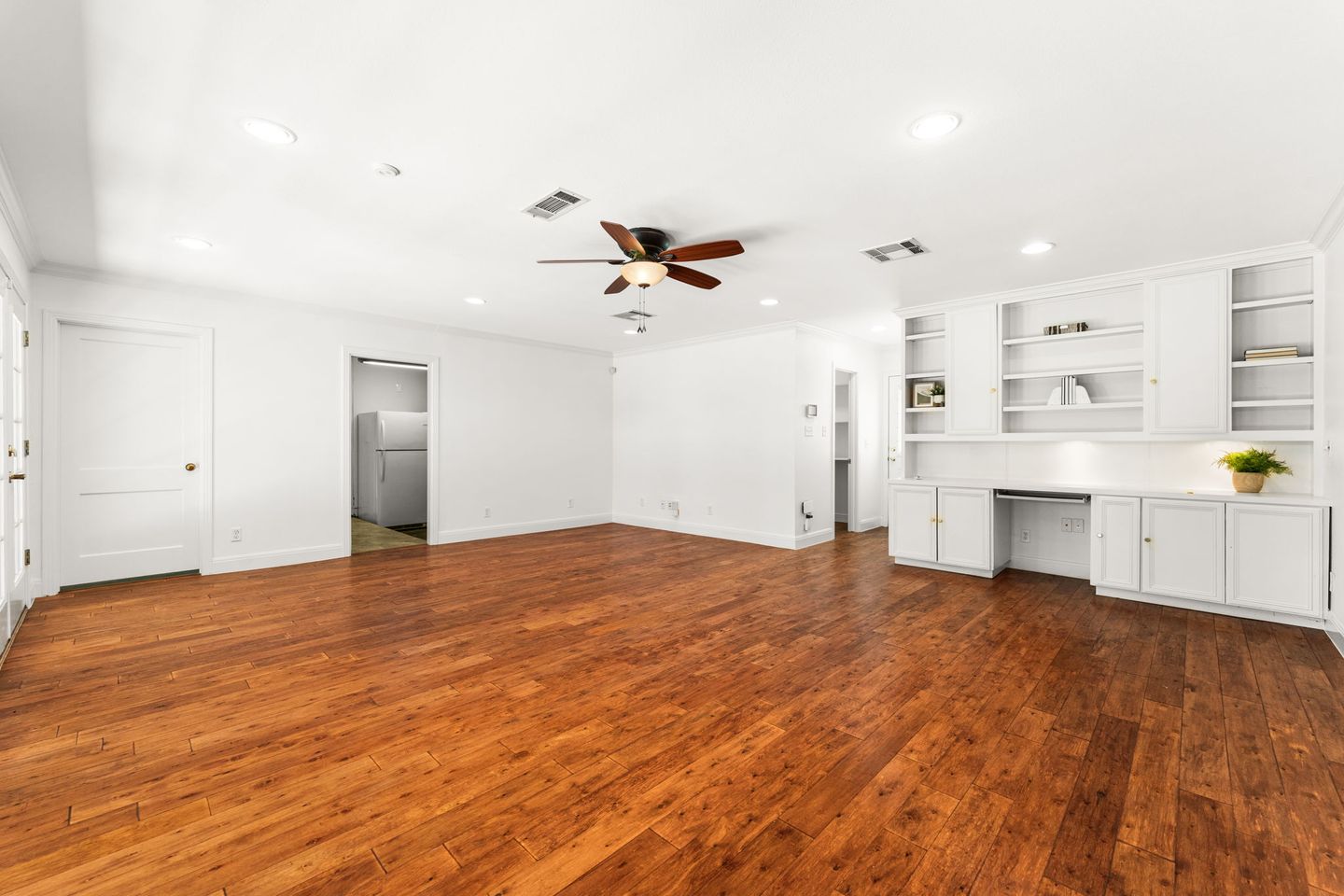 12-web-or-mls-5401-shoal-creek-blvd-17.jpg