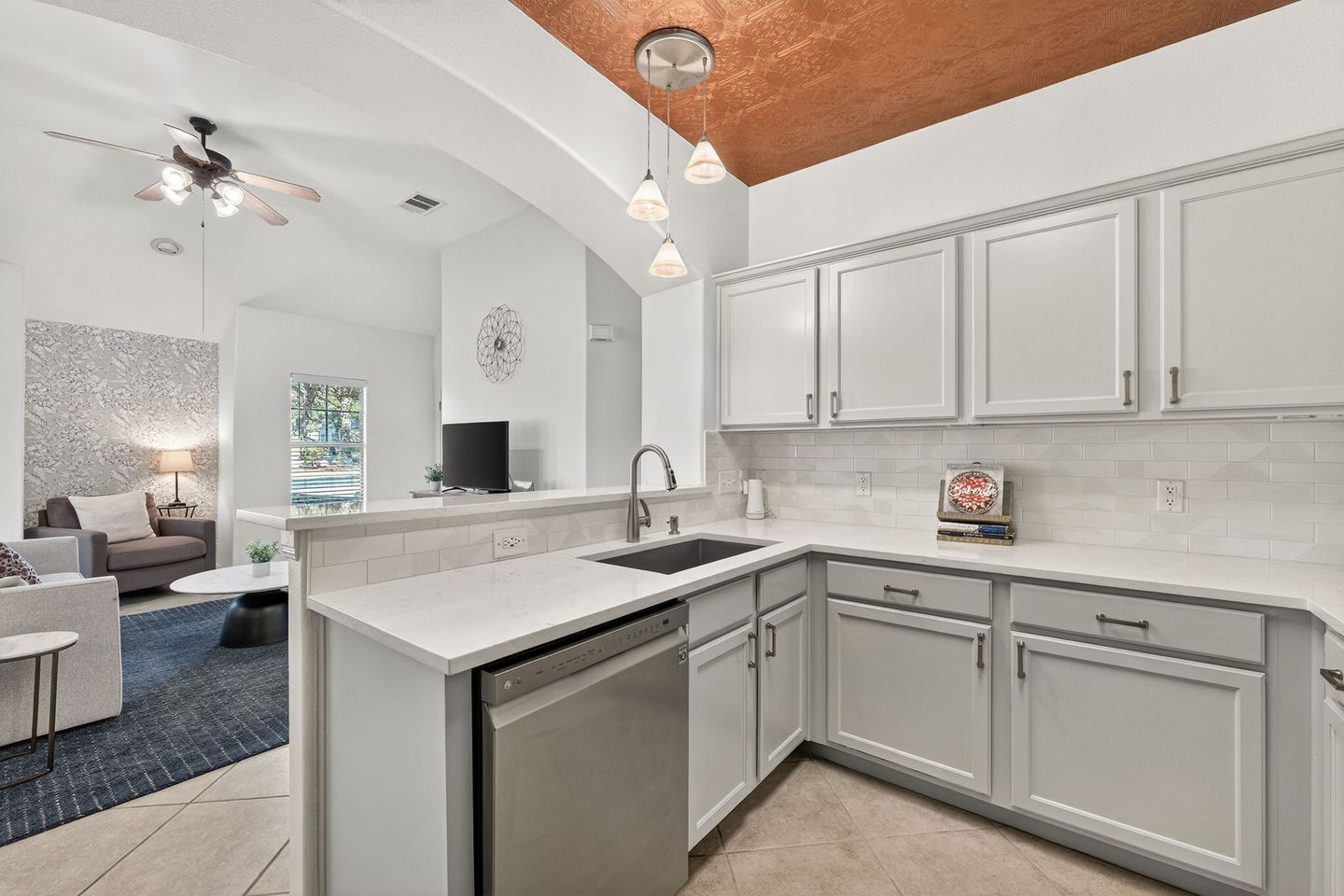 12-web-or-mls-6801-beckett-rd-114r-(13-of-28).jpg