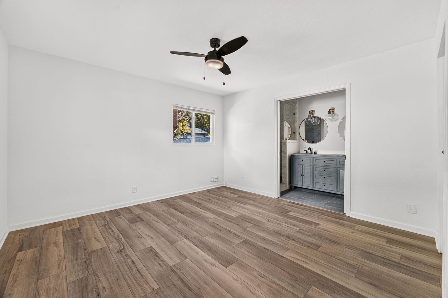 12-web-or-mls-6913-la-salle-dr-(12-of-25).jpg