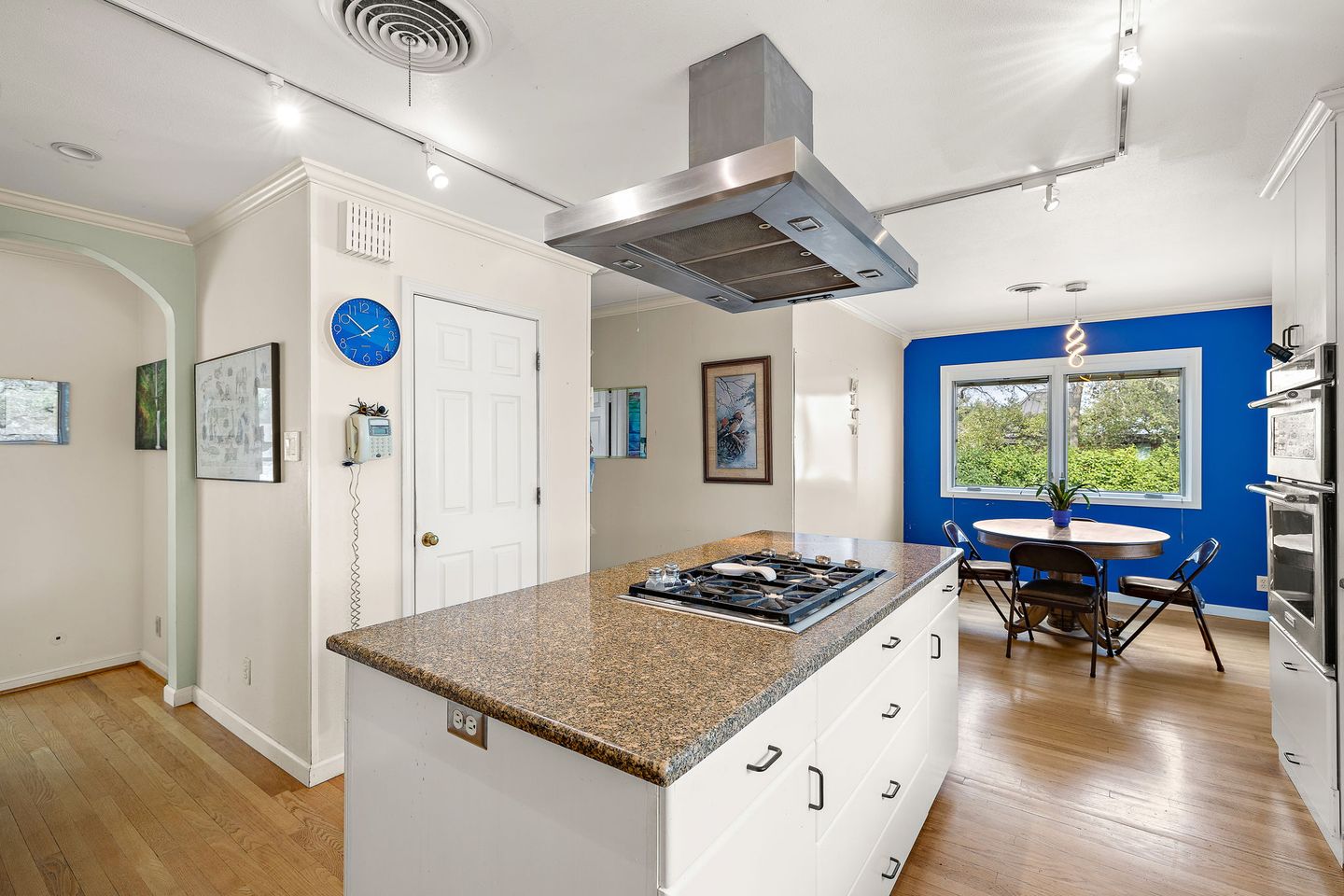 12-web-or-mls-7-inwood-cir-020625-179.jpg