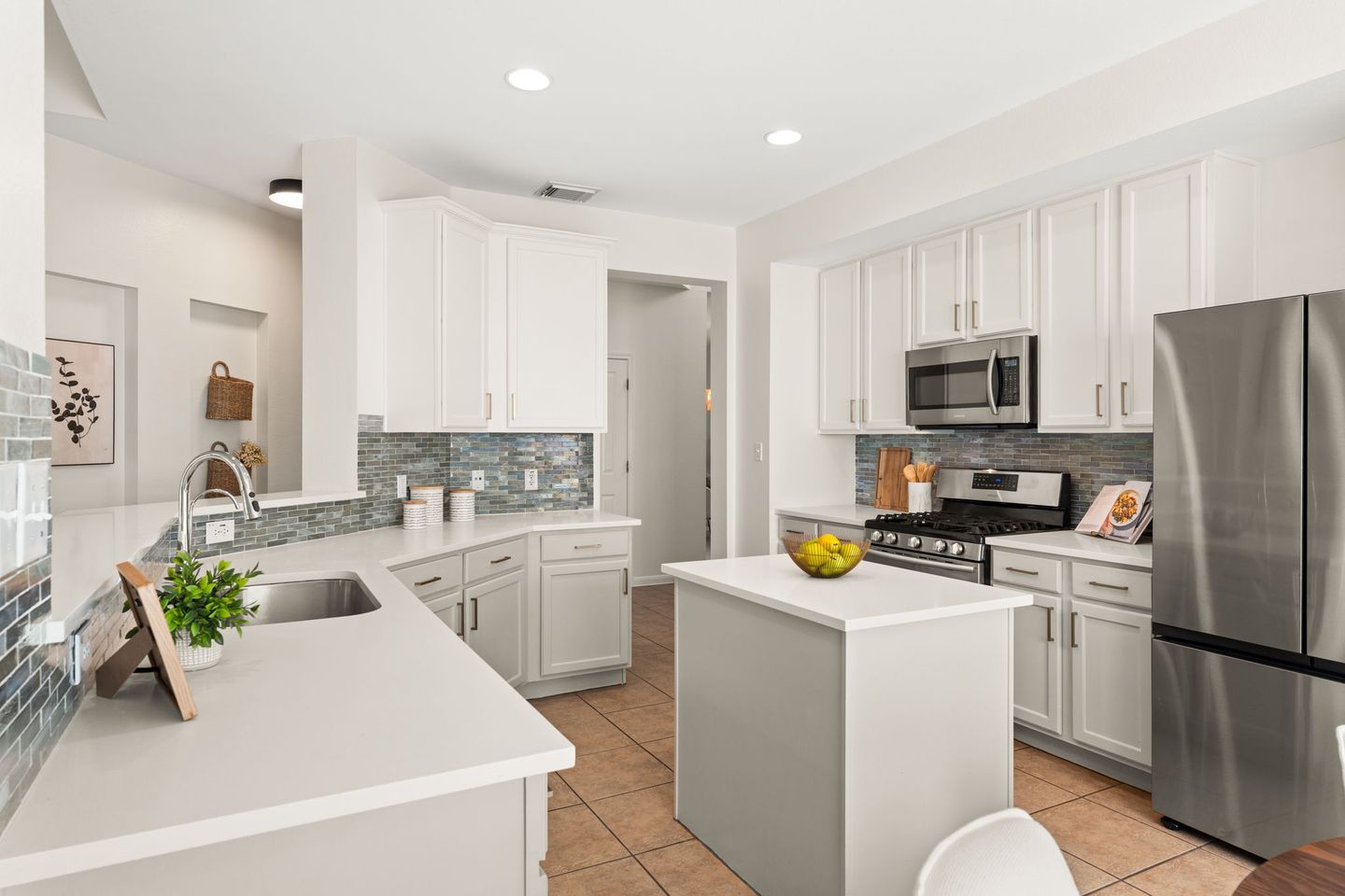 12-web-or-mls-7320-brecourt-manor-way-4.jpg