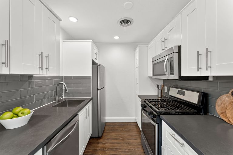 12-web-or-mls-7711-watson-st-b-(16-of-25).jpg