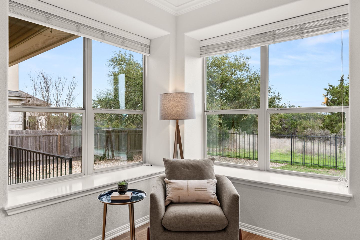 12-web-or-mls-7908-via-verde-dr-(8-of-18).jpg