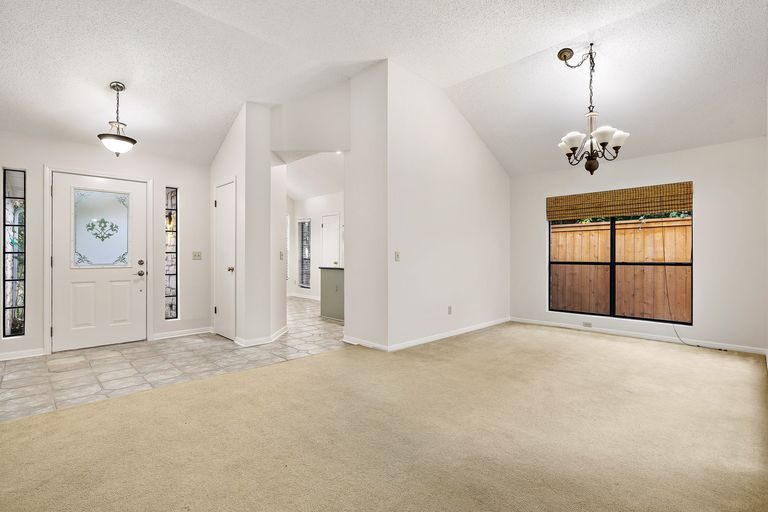 12-web-or-mls-8302-mendota-cove-kcp-081325---99.jpg