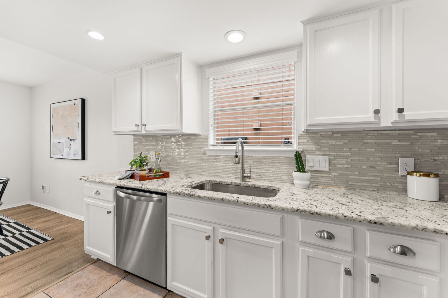 12-web-or-mls-8409-spring-valley-dr-16.jpg