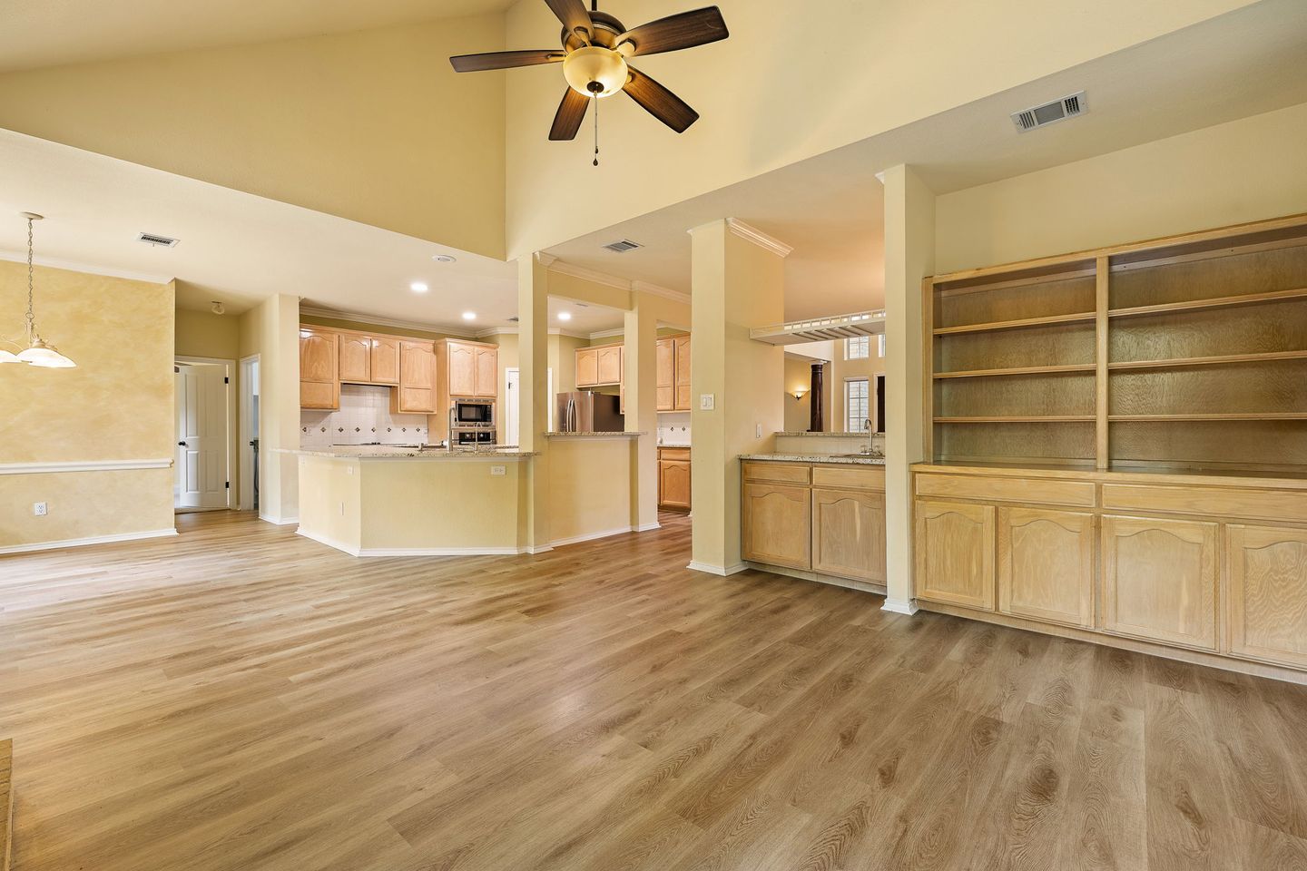 12-web-or-mls-8410-cambria-dr-kcp-042425---114.jpg