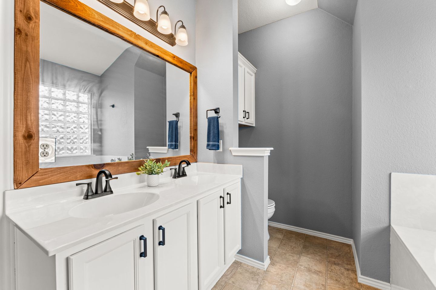 12-web-or-mls-8622-brock-cir-13.jpg