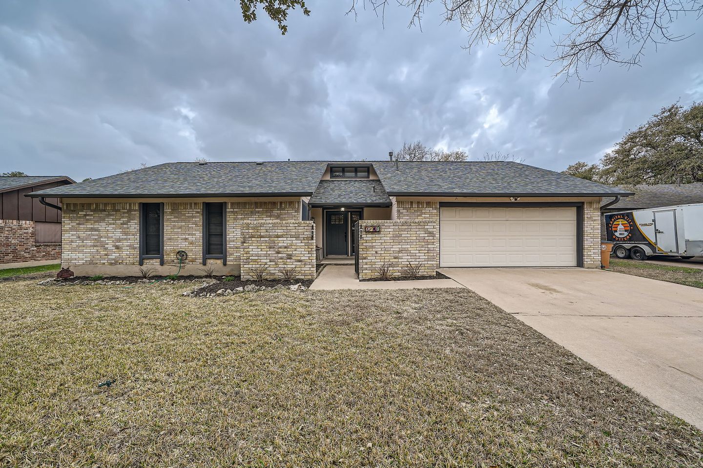 1209-knollpark-cir---web-quality---001---01-exterior-front.jpg