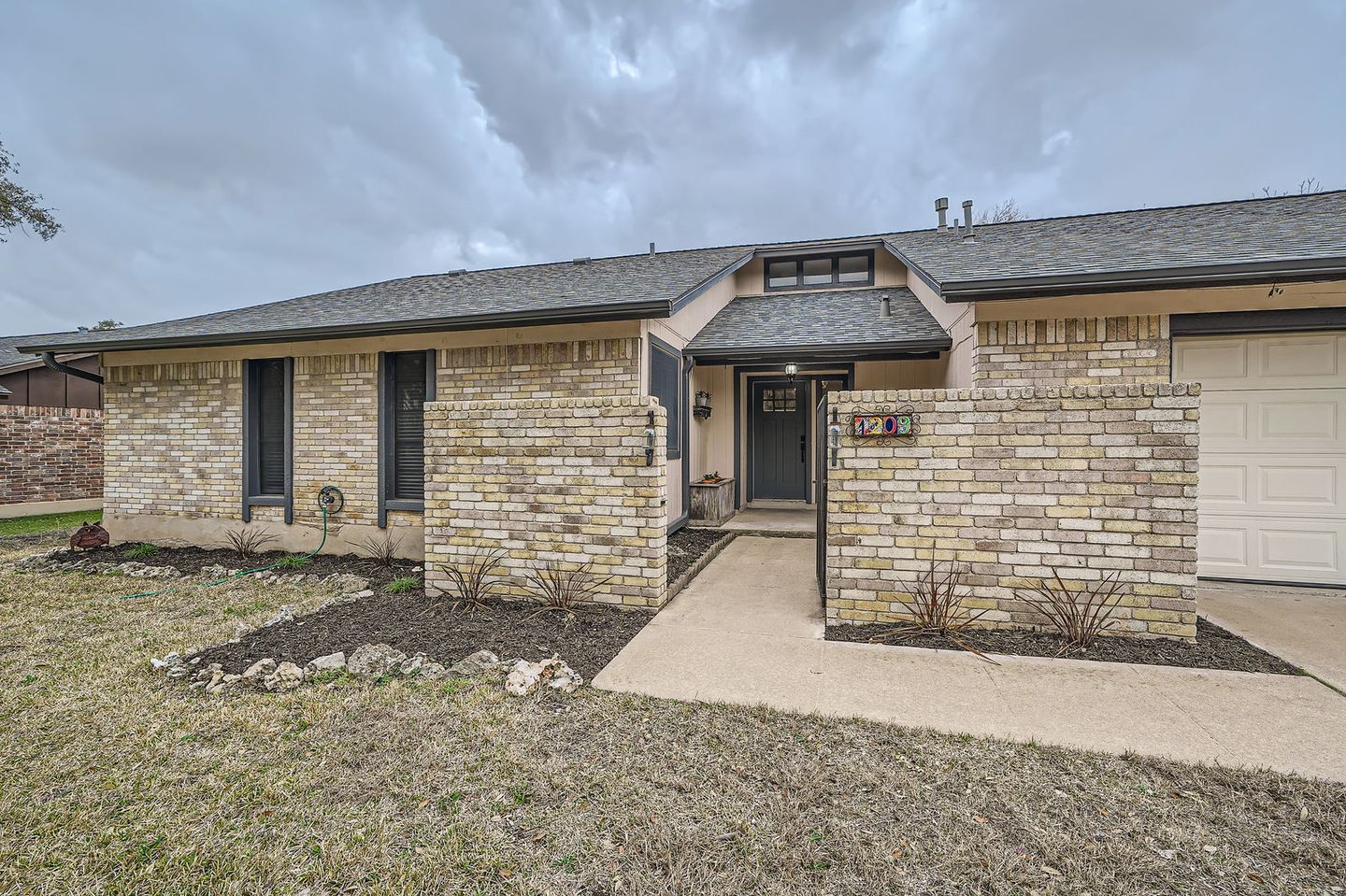 1209-knollpark-cir---web-quality---005---03-exterior-front.jpg