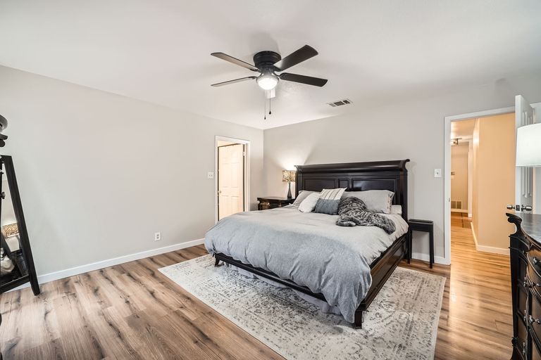1209-knollpark-cir---web-quality---018---19-primary-bedroom.jpg
