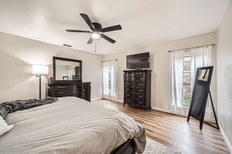 1209-knollpark-cir---web-quality---019---20-primary-bedroom.jpg
