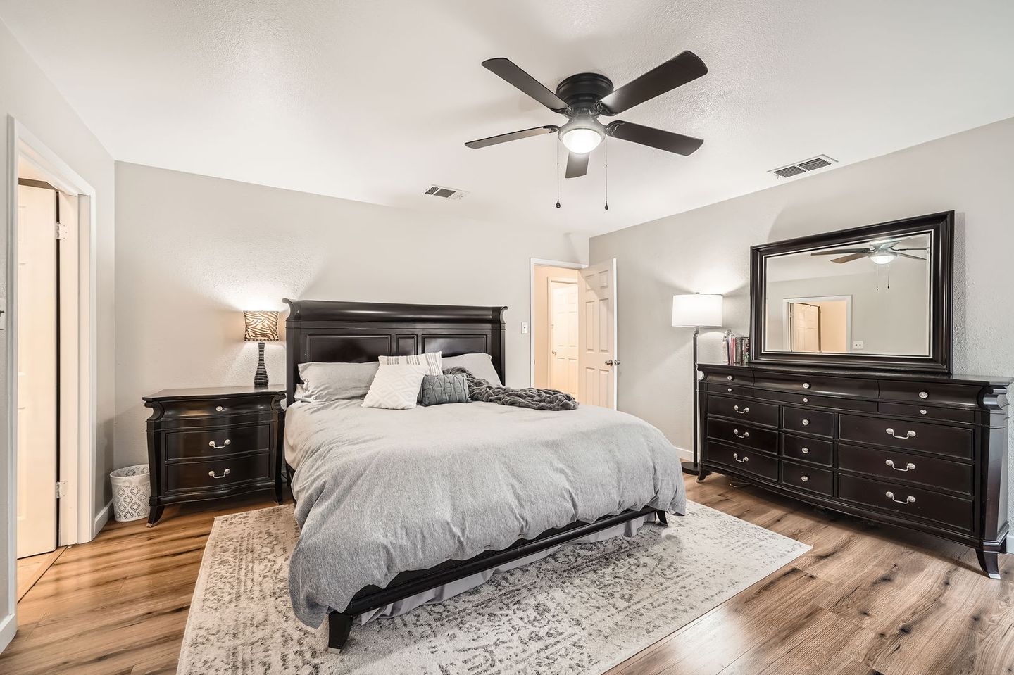 1209-knollpark-cir---web-quality---020---21-primary-bedroom.jpg