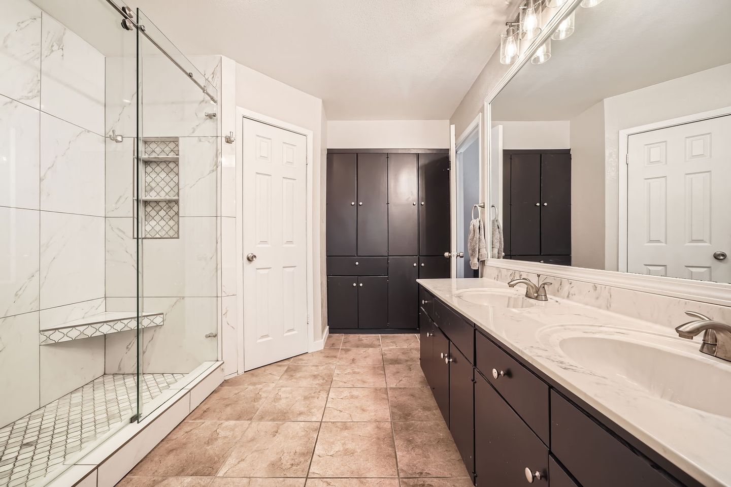 1209-knollpark-cir---web-quality---023---24-primary-bathroom.jpg