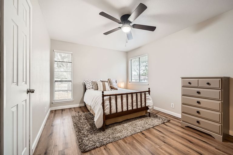 1209-knollpark-cir---web-quality---025---27-bedroom.jpg
