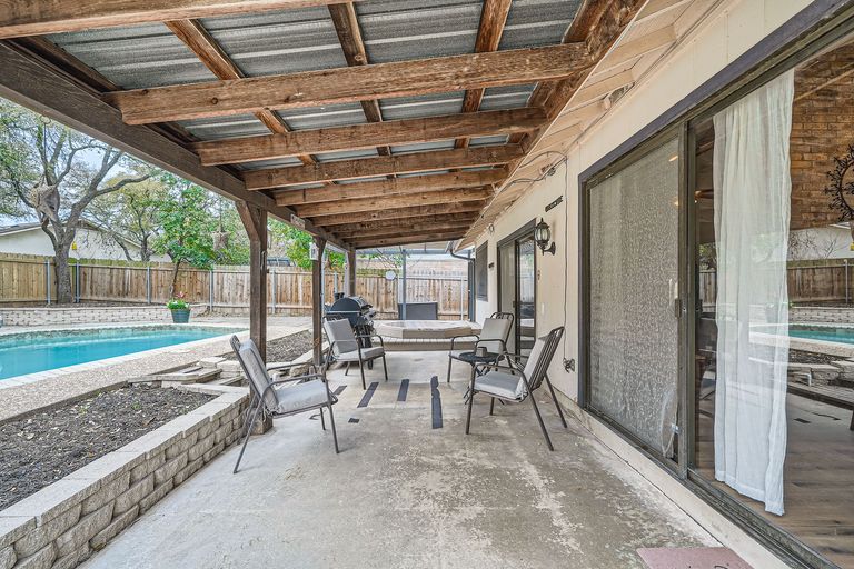 1209-knollpark-cir---web-quality---027---31-patio.jpg