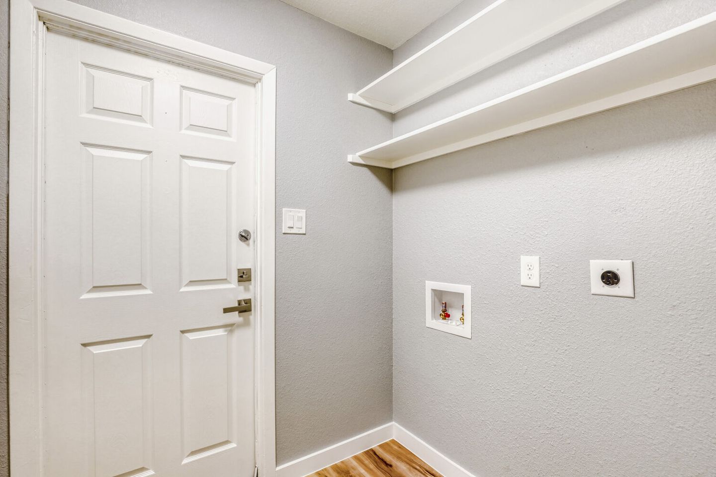 12306-double-tree-ln---web-quality---021---21-closet.jpg