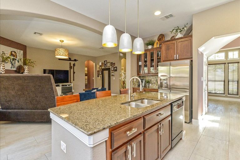 13-013_kitchen-3.jpg