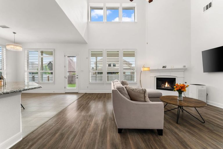 13-custom-3917-rosa-park-ln-(19-of-38).jpg