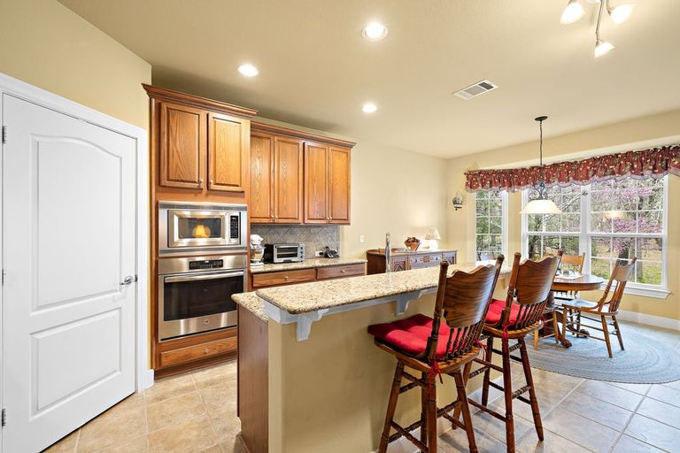 13-custom-718-breezeway-ln-kcp-032124---105.jpg