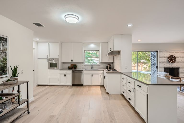 13-kitchen.jpg