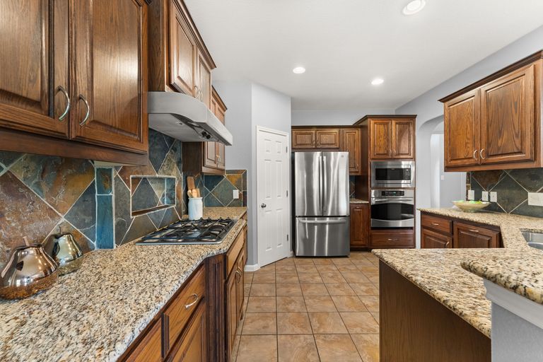 13-web-or-mls-11205-cap-stone-dr-14.jpg