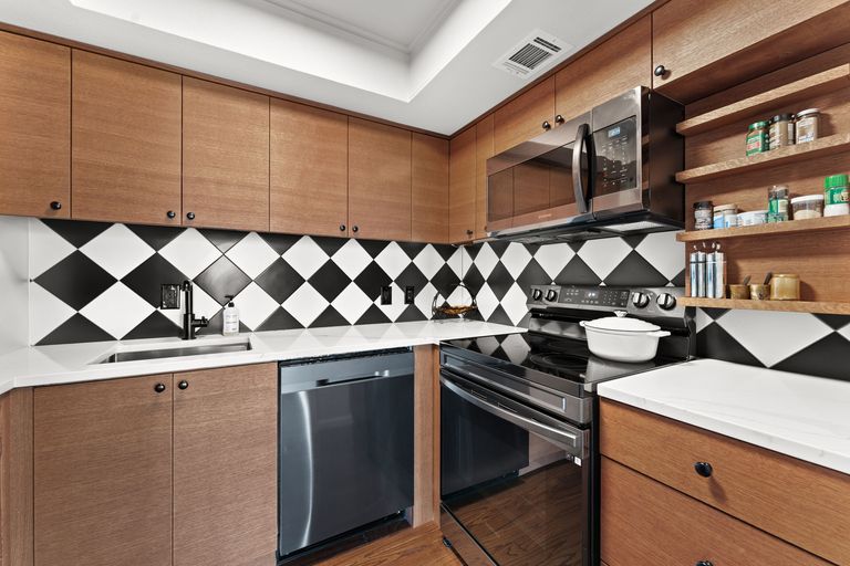 13-web-or-mls-1122-colorado-st-1202-8.jpg