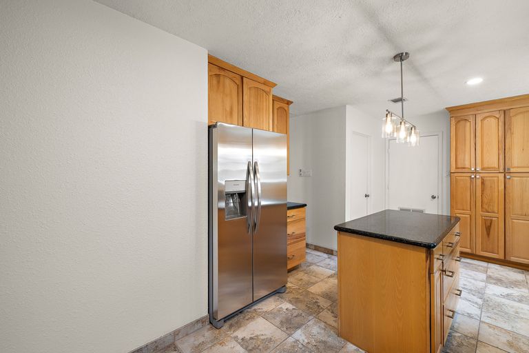 13-web-or-mls-11608-tanglebriar-trail-kcp-090226---142.jpg