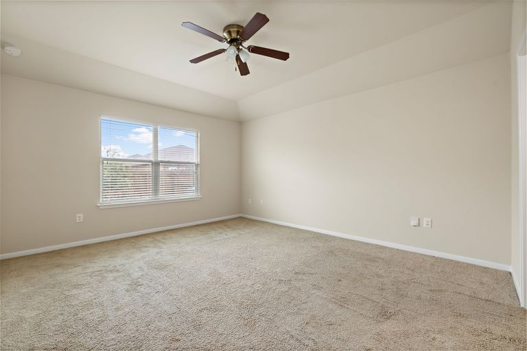 13-web-or-mls-12111-stoneridge-gap-ln-kcp-043026---29.jpg