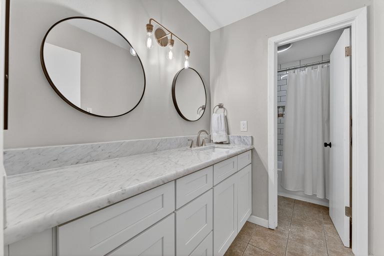13-web-or-mls-1240-barton-hills-dr-206-(13-of-23).jpg