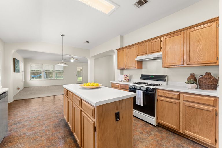 13-web-or-mls-1501-santana-st-(4-of-27).jpg