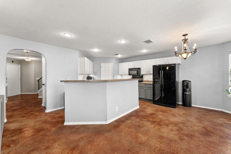 13-web-or-mls-15216-parrish-ln-9.jpg