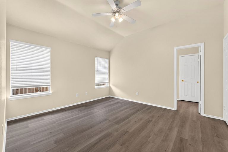 13-web-or-mls-1604-southwestern-trail-(14-of-25).jpg