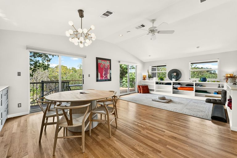 13-web-or-mls-1800-w-10th-st-(13-of-34).jpg