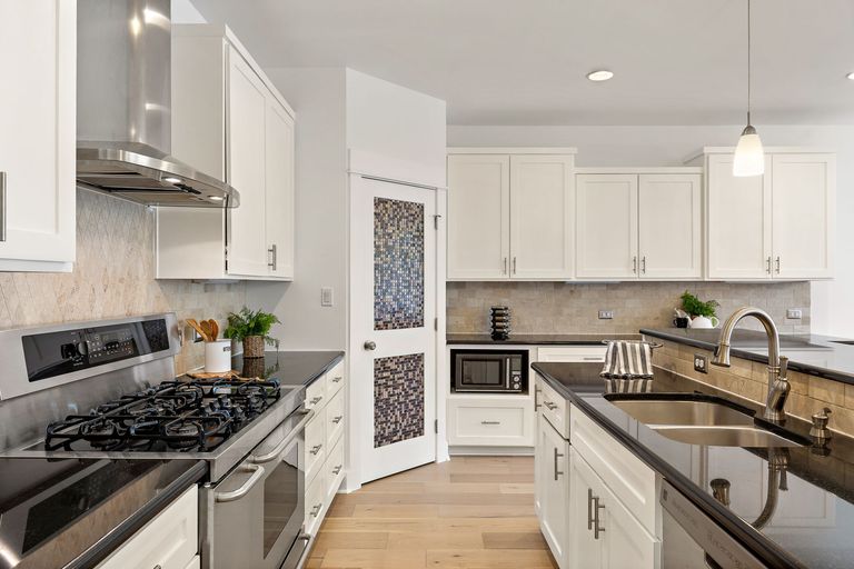 13-web-or-mls-1914-payne-ave-kcp-073025---141.jpg