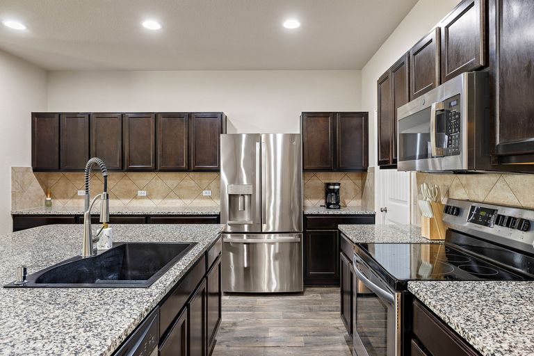 13-web-or-mls-201-garcitas-creek-ln-kcp-051326---164.jpg