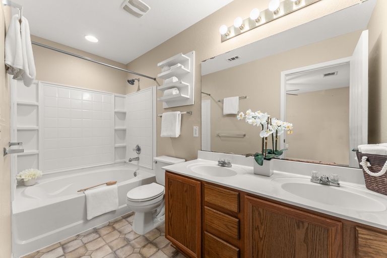 13-web-or-mls-2125-nogales-trail-(17-of-24).jpg
